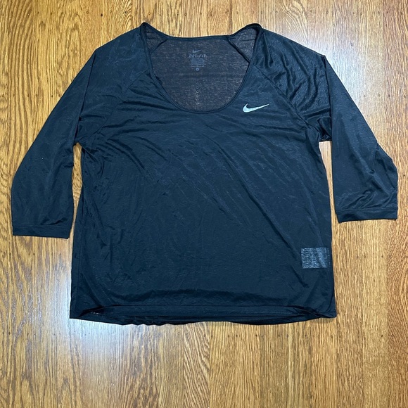 Nike Women's Black 3/4 Sleeve Tee - Picture 1 of 3
